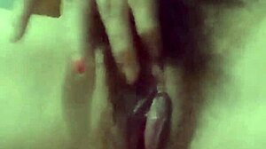 Amateur girl uses toys to pleasure her pussy