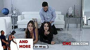 स्टीपसिस्टर सोफिया रेयेज को स्टीपब्रदर पीटर ग्रीन द्वारा उसके फ्रेंड कीकी क्लाउट के सामने फक किया जाता है