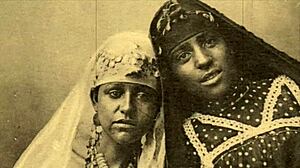 Odkrywanie Vintage Fotografii z Mieszanymi Azjatkami w Stylu Retro!