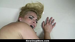 Заварен син смело се съгласява на свирка от мащеха за заем в изневяваща мисионерска езда