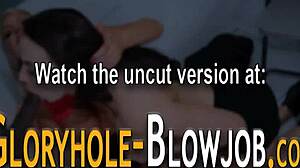 Blondýnka touží po obrovském mezirasovém péru