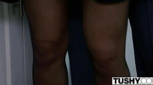 Tushy nuori 18+ assistentti Aidra Fox saa perseensä naida!