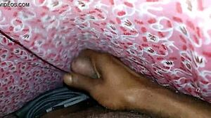 Koca, boş evde tek başına boşalıyor!