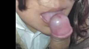 Novia Culona Sorprende con una Mamada Secreta