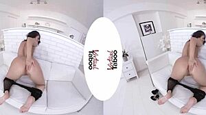 why am i so wet in fishnets?