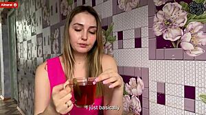 Mamina najboljša prijateljica dokaže svojo divjo gostoljubnost kot milf