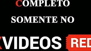 Beleza latina goza forte no pau grosso.