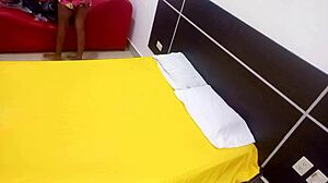 Hermanastra ruega por montada interracial casera