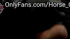 Enorm biseksuel pik solo med våd cumshot leg