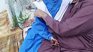 देसी स्कूलगर्ल को सौतेले बाप के बड़े लंड की चाहत!