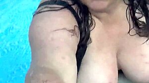 titty action in the pool 😘