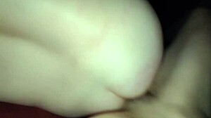 calvo y rubia en sof� casero