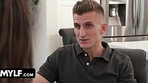 我爱 Riley Jacobs 操和吞精液的方式！