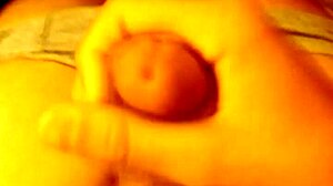 谁在看我独自手淫？