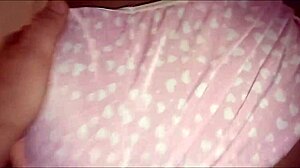 Ma copine brésilienne me laisse seul avec la voisine coquine