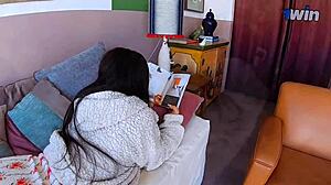 ela aguentou o tesao e gozou antes da hora