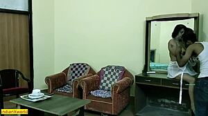 인도 섹시 MILF 아줌마가 집 하인 박아, 힌디 풀 HD 😍