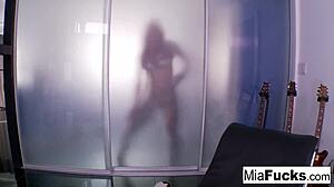 Hot Mia Shows Off Her Sexy Feet in Solo Session