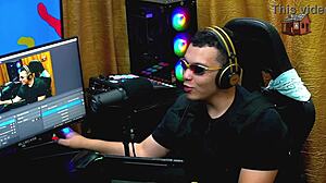 Isa traveler gets naked in studio