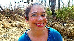 公共射精漫步面部射精——她的羞耻还是刺激？