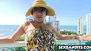 ميليف ساخنة شهوانية تلتقط شاباً لمتعة جامحة