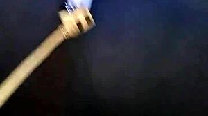 彼女のぷるぷるおまんこにチンポを挿入して毎インチを深く味わう