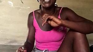 疯狂婊子在人生教训中享受食物