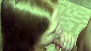 Тренировка в зале с застенчивой рыжей девкой закончилась спермой на волосатой киске!