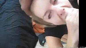 Y urla mentre prende quel cazzo nero enorme!