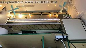 Ved denne sexede jomfru om det skjulte kamera mens hun spreder?