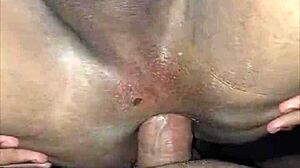 فتاة بيروفية سمينة تُجن في السيارة. عمل بريطاني مع رجل ناضج ينتهي بمفاجأة!