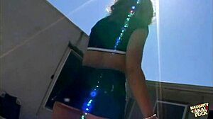 Dögös csaj, kész vagy erre az óriás farokra a szűk seggedben ma este?