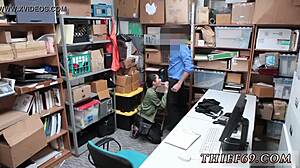 asia pakai seragam polisi kasih blowjob interracial saat pencurian