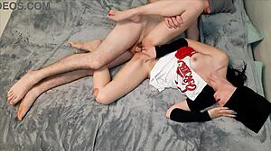 Italienska killar rider stora tuttar-brud i cowgirl med cumshot på kroppen