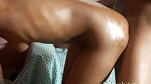 Divja jebačina za študentko biologije na univerzi Portharcourt, jezus, kako kriči!