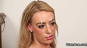 Miel folle avale chaque goutte de charge de sperme sur son visage