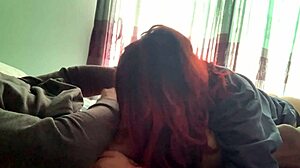 No se da cuenta que la grabo mientras me devora la verga