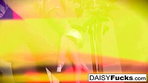 Възбуден съм, докато Daisy Monroe поема голям кур в мократа си дупка