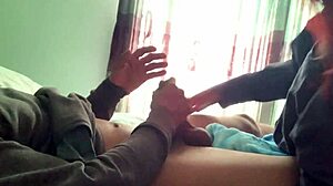 No se da cuenta que la grabo mientras me devora la verga