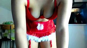 SexyDeas puts on a naughty webcam show with her big ass