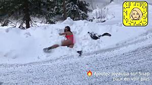 cette bombe barbara est la reine de l'exhibition nude