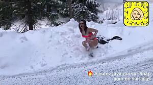 cette bombe barbara est la reine de l'exhibition nude