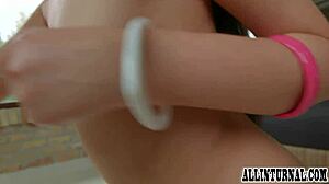 レオナが激しい荒々しい突きでアナル中出しされる