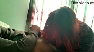 No se da cuenta que la grabo mientras me devora la verga