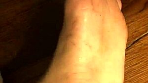 i'm licking these dirty feet all over