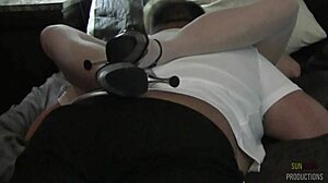 Moglie bollente consegna sorpresa di Pasqua in calze.