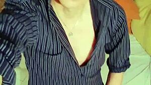 Jalandomela En Camisa Masturbating Big Monster Cock