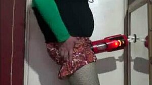 진짜 남자 없을 때 크로스드레서 돕는 섹스 머신, 완벽한 박동 재현