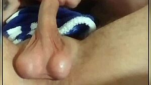 Stedmor suger kæmpe pik med bolde der hopper vildt