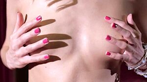 Blonde model Anna Lee looks so horny fingering herself naked